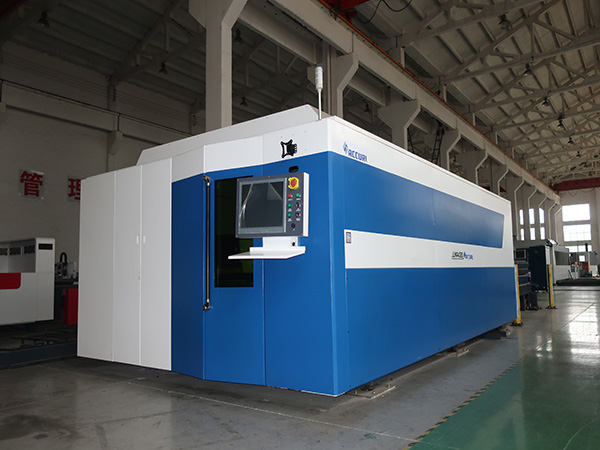 Open Type 700W CNC Fiber Laser Cutting Machine alang sa Sheet Metal 3015